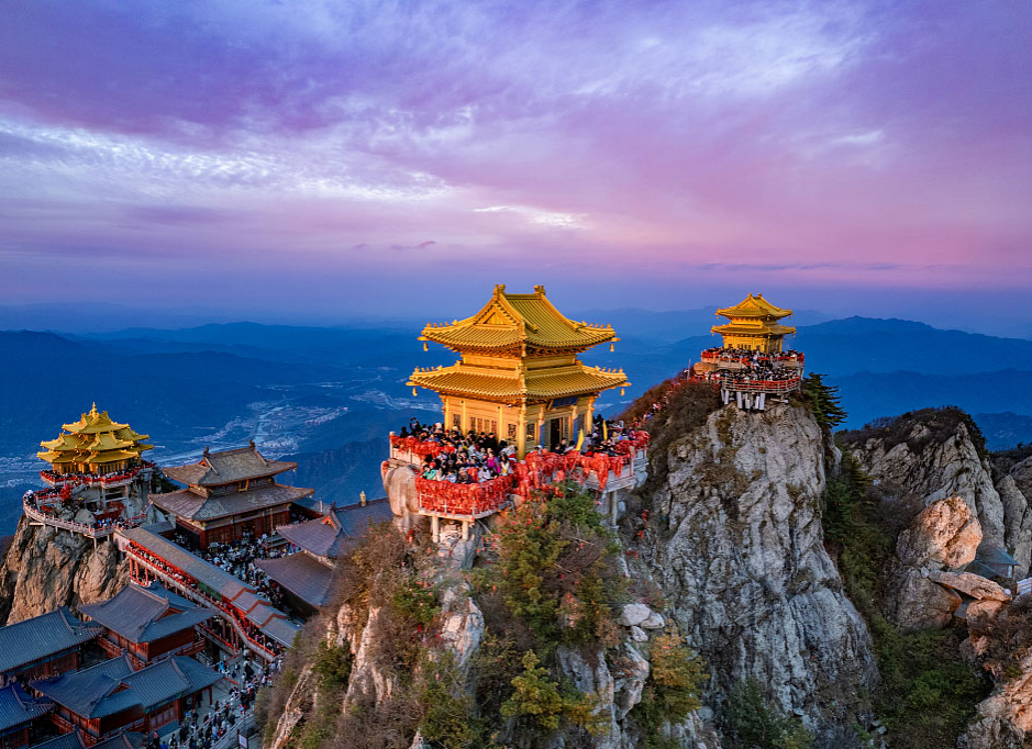 【仙境老君山】5日跟團游   /神州牡丹園/龍門石窟/少林寺/天池峰林峽/太行古鎮(zhèn)/青龍宮/云臺雪鄉(xiāng)/洛陽古都夜8點/